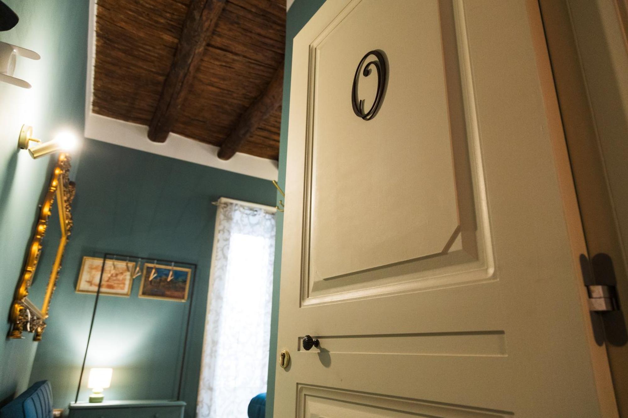 I Leoni Di Rosaroll Bed & Breakfast Наполи Екстериор снимка