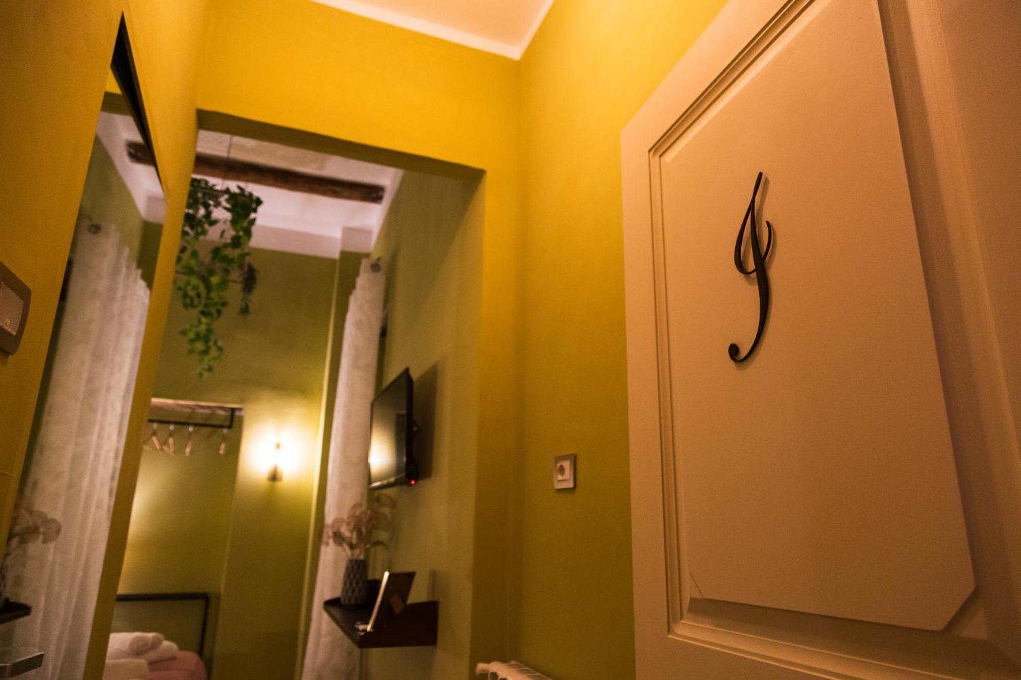 I Leoni Di Rosaroll Bed & Breakfast Наполи Екстериор снимка